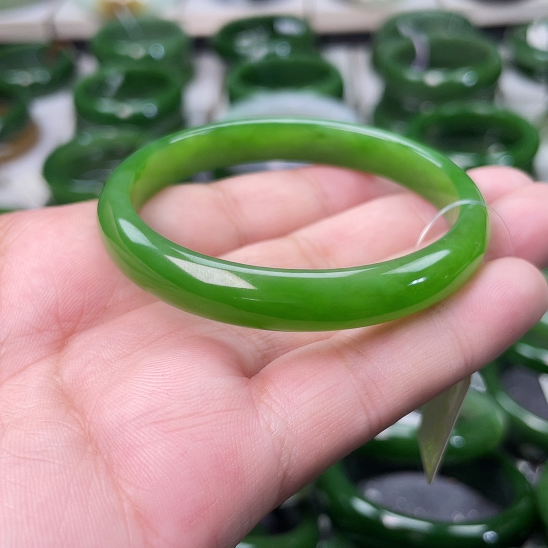 和田玉（碧玉）未镶嵌手镯