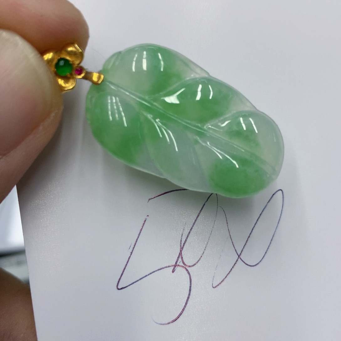 翡翠颈饰18K金镶嵌翡翠