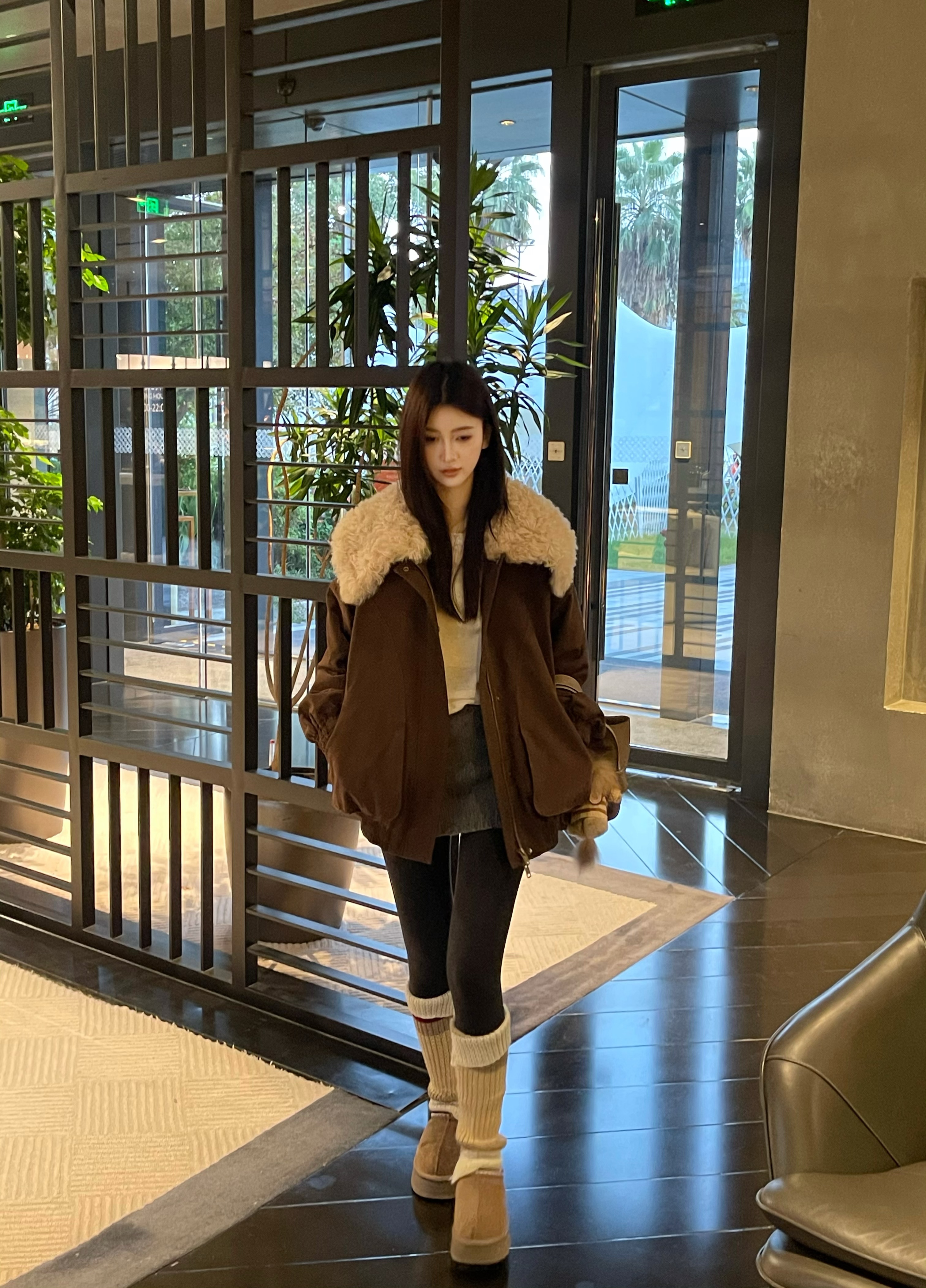 冬季新国标95白鹅绒拼羊皮毛一体披肩领可拆卸时尚鹅绒服25806