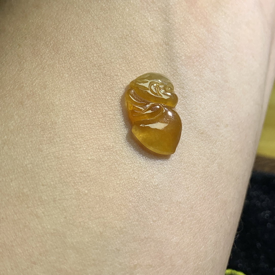 天然缅甸翡翠A货 满色冰黄翡天使 尺寸 15.1×10×2.5