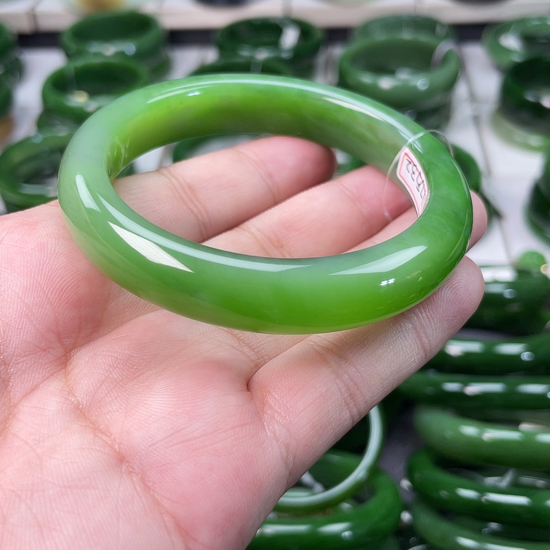 和田玉（碧玉）未镶嵌手镯