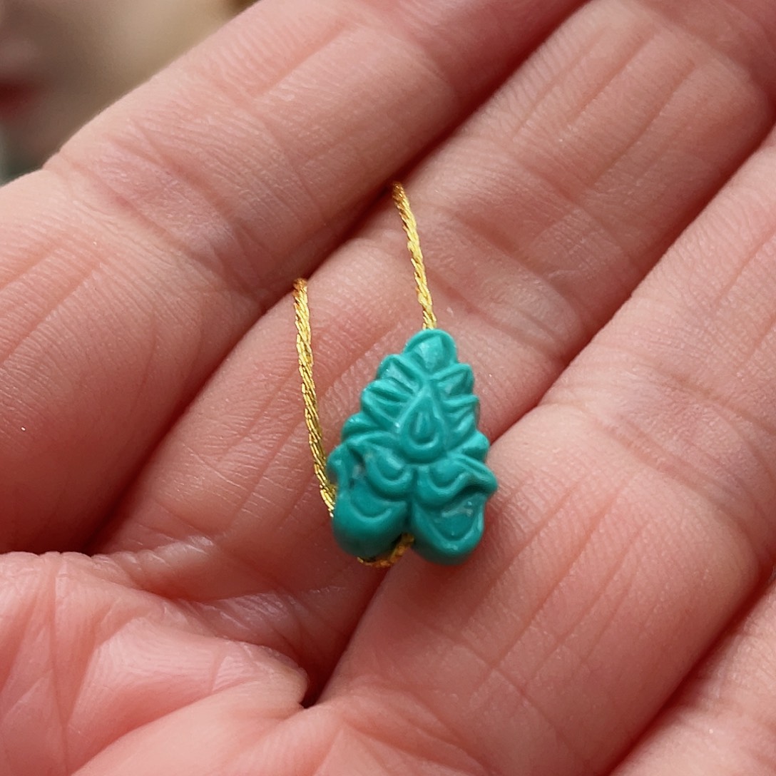 绿松石颈饰未镶嵌