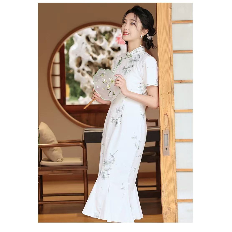 0588  白底绿花 草莓扣  亮片  蒲公英鱼尾裙  旗袍偏大半个码