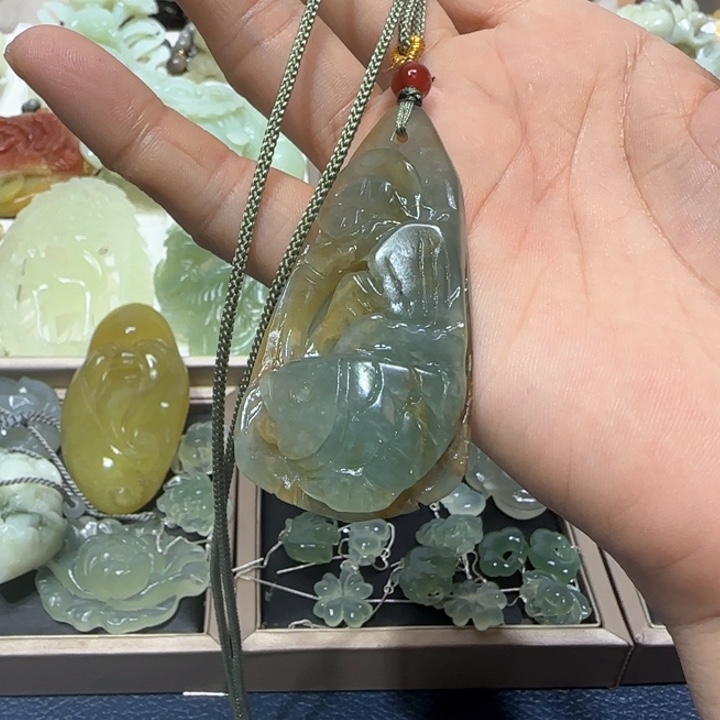 蛇纹石玉未镶嵌吊坠