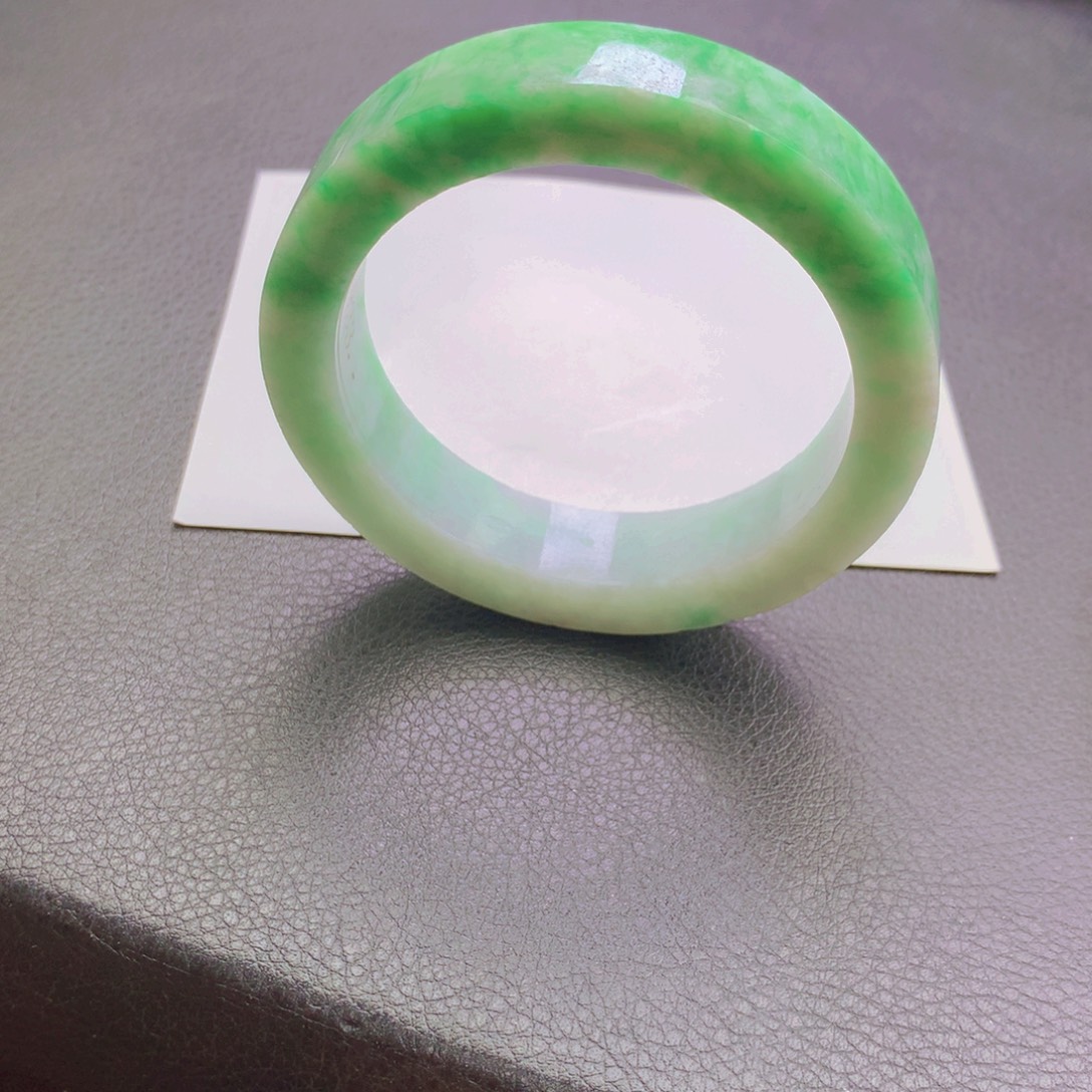 未镶嵌半山水辣阳绿56到58定制翡翠