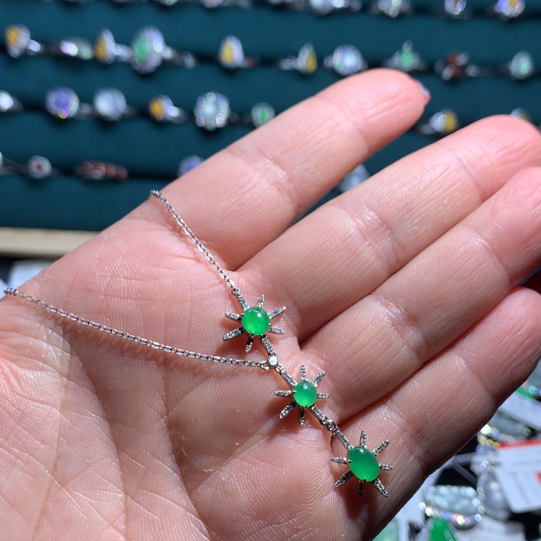 翡翠颈饰18K金镶嵌天然翡翠