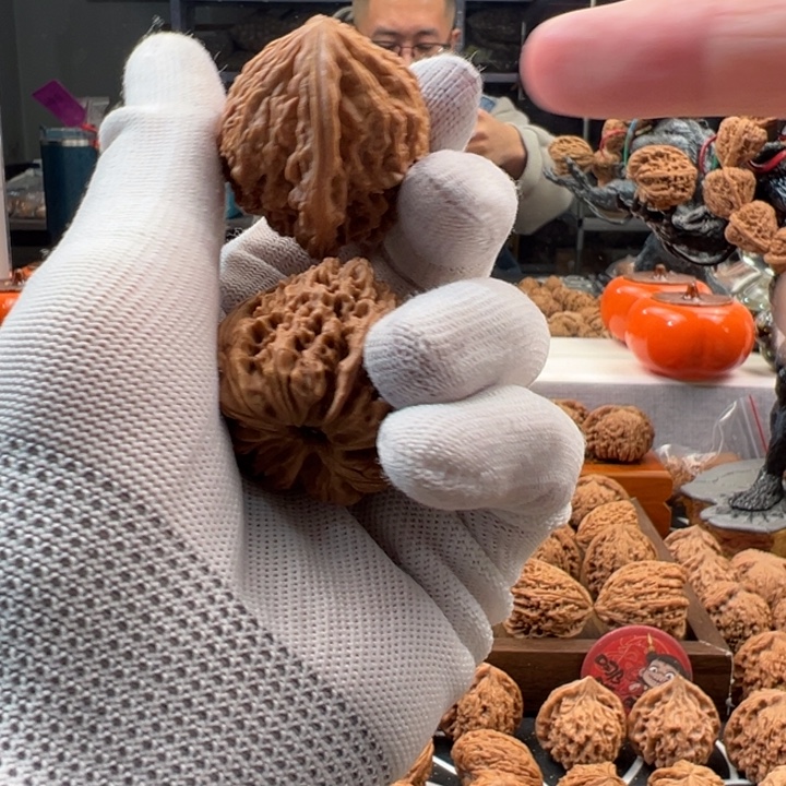 文玩核桃吊坠逐鹿拉丝凹底