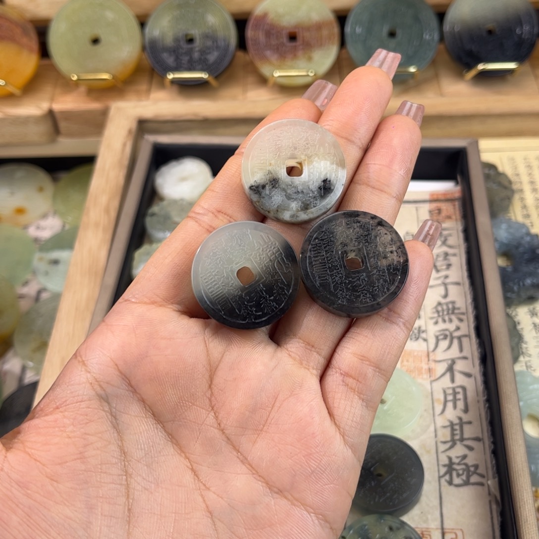 知***梦蛇纹石玉未镶嵌颈饰