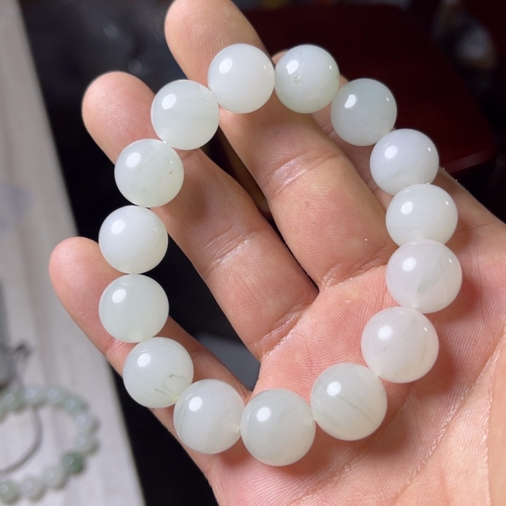 石英质玉未镶嵌颈饰