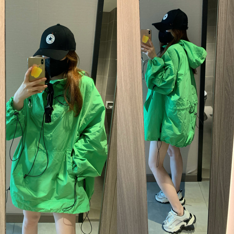 女装草绿帅酷套头盖臀oversize连帽冲锋衣外套