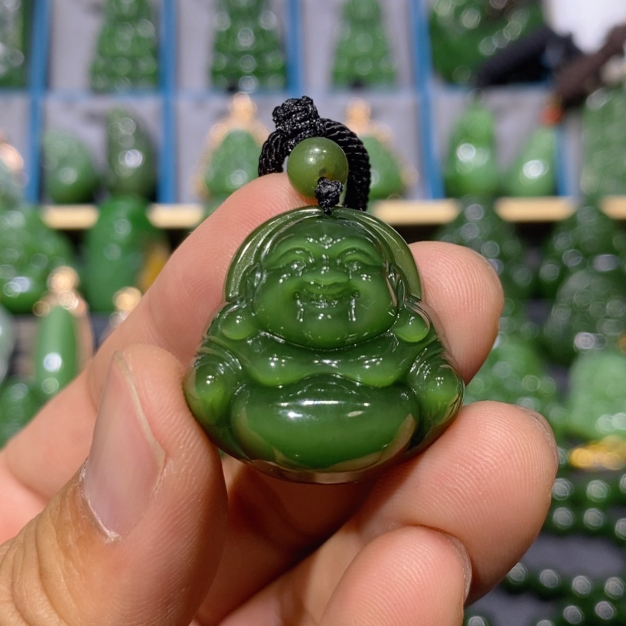 【闪购商品】和田玉吊坠(不含链)未镶嵌辣绿微猫眼佛公 27/11.8