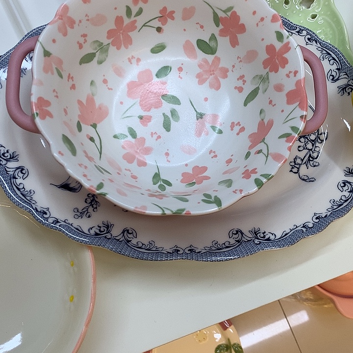 瓷粉色双耳汤碗好看