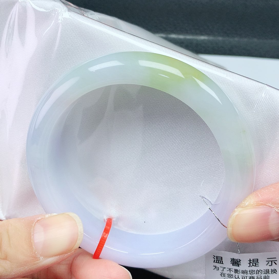 翡翠手镯未镶嵌55圈