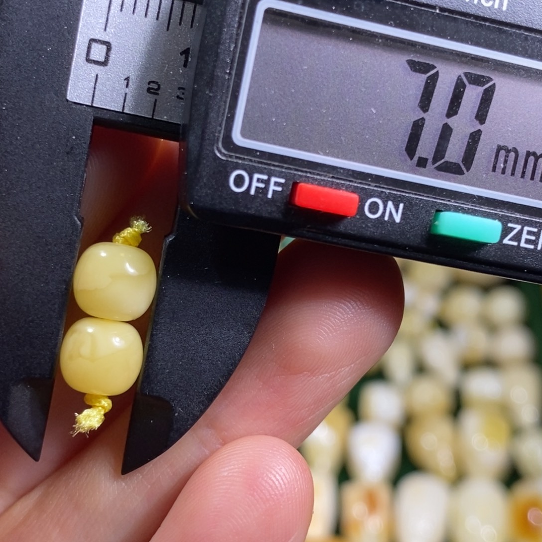 蜜蜡未镶嵌裸石配饰