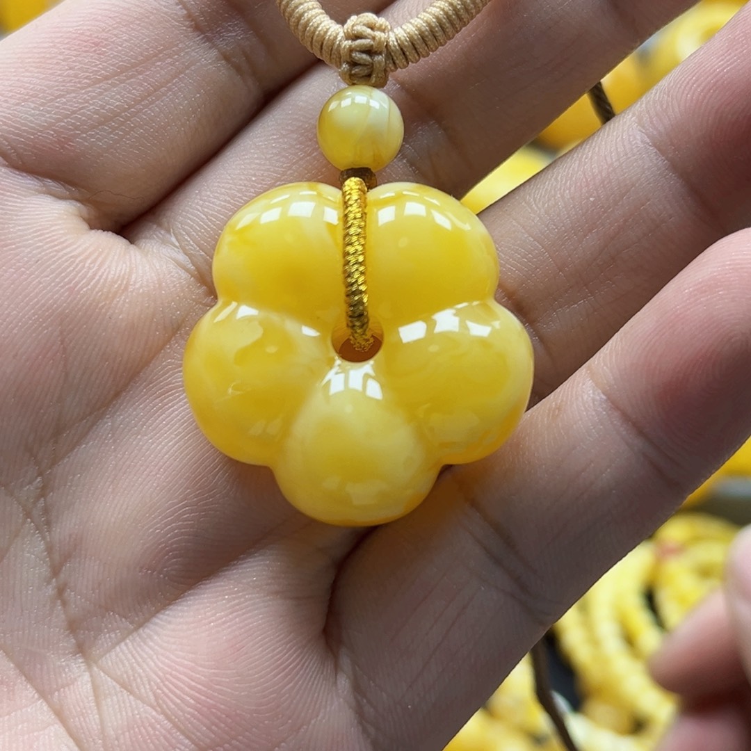 蜜蜡未镶嵌珠宝奇石