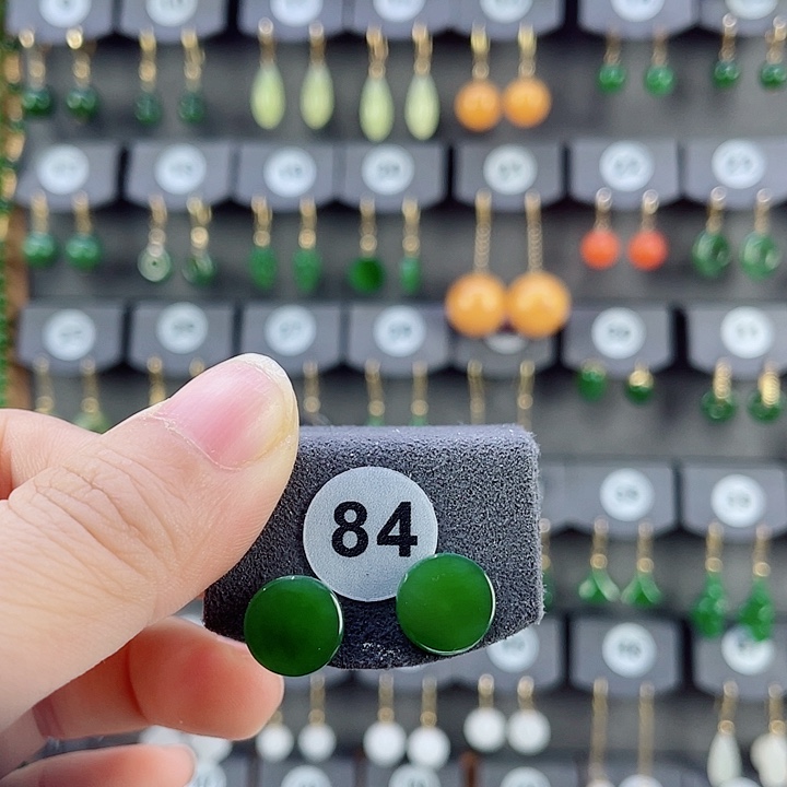 18K金镶嵌和田玉耳饰