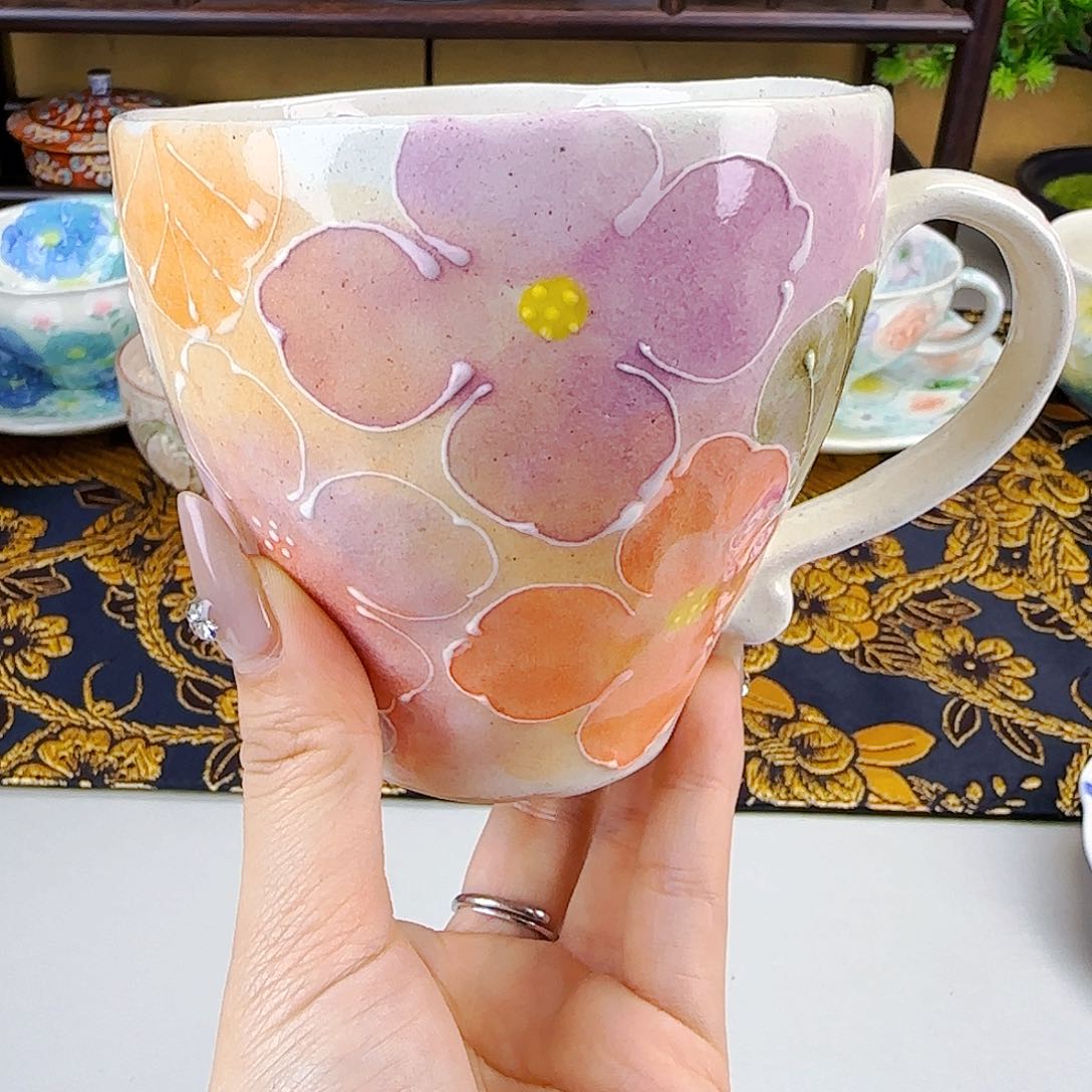 他家茶具瓷器真美！