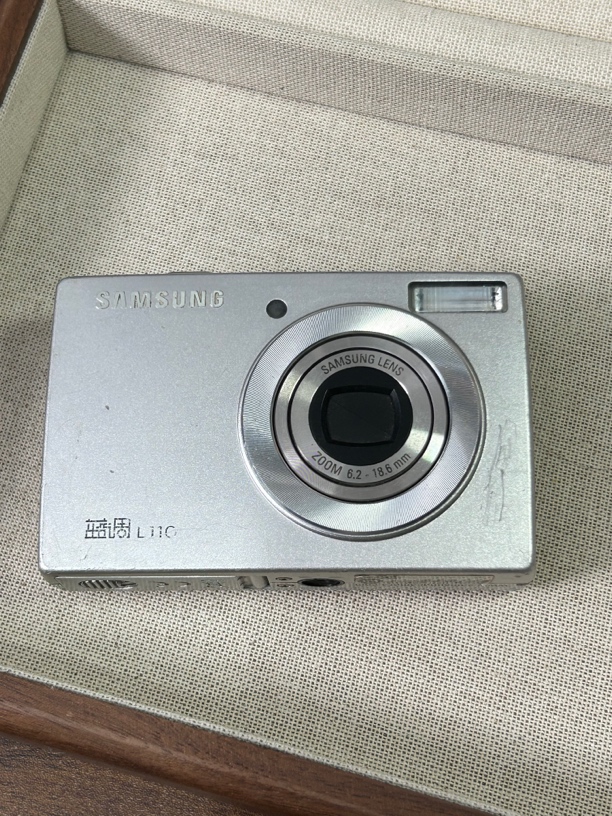 9新 Samsung/三星 L110 黑色复古ccd数码相机 出片冷白