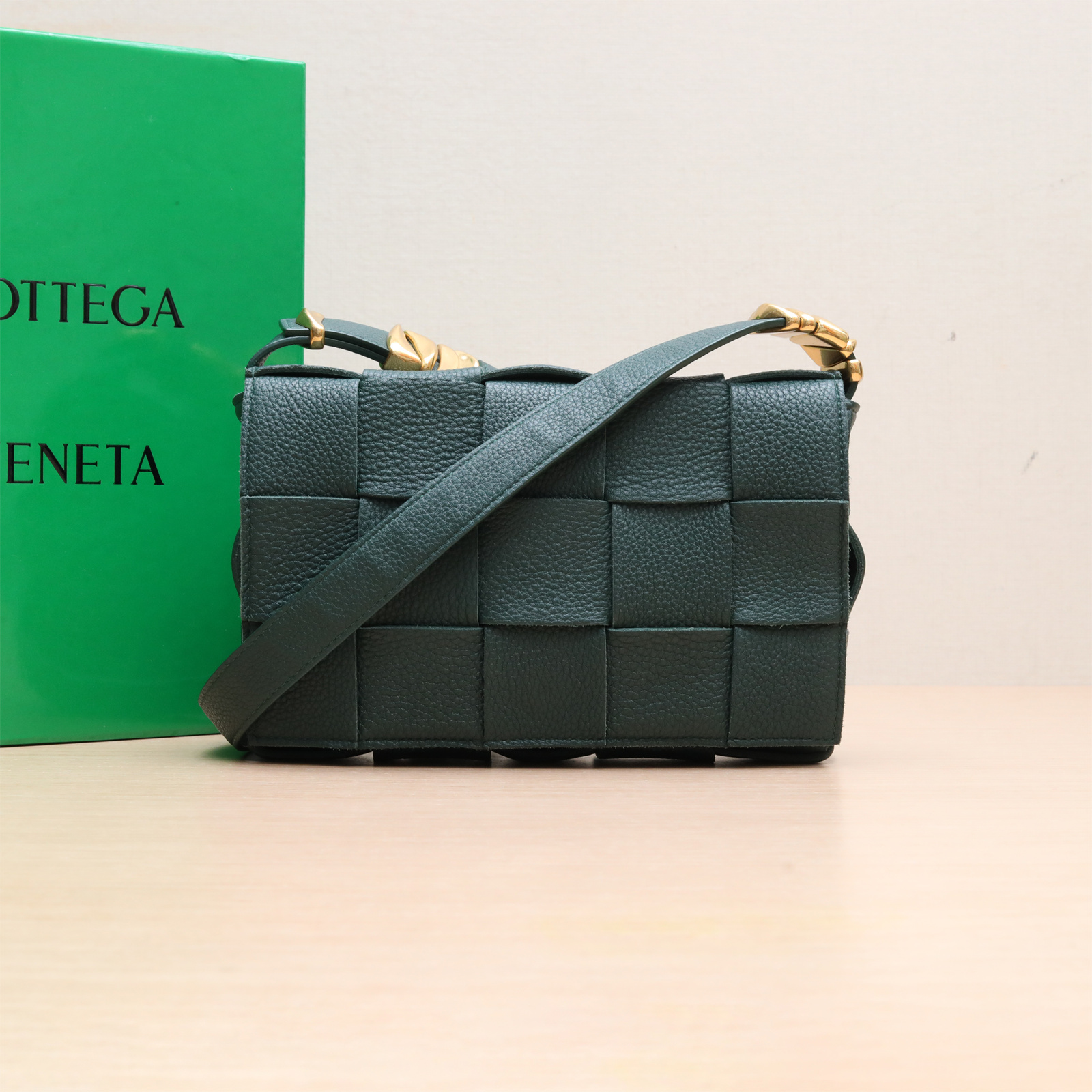 95新 BOTTEGA VENETA/葆蝶家 活动 斜挎包 23 宽肩带  P224520398