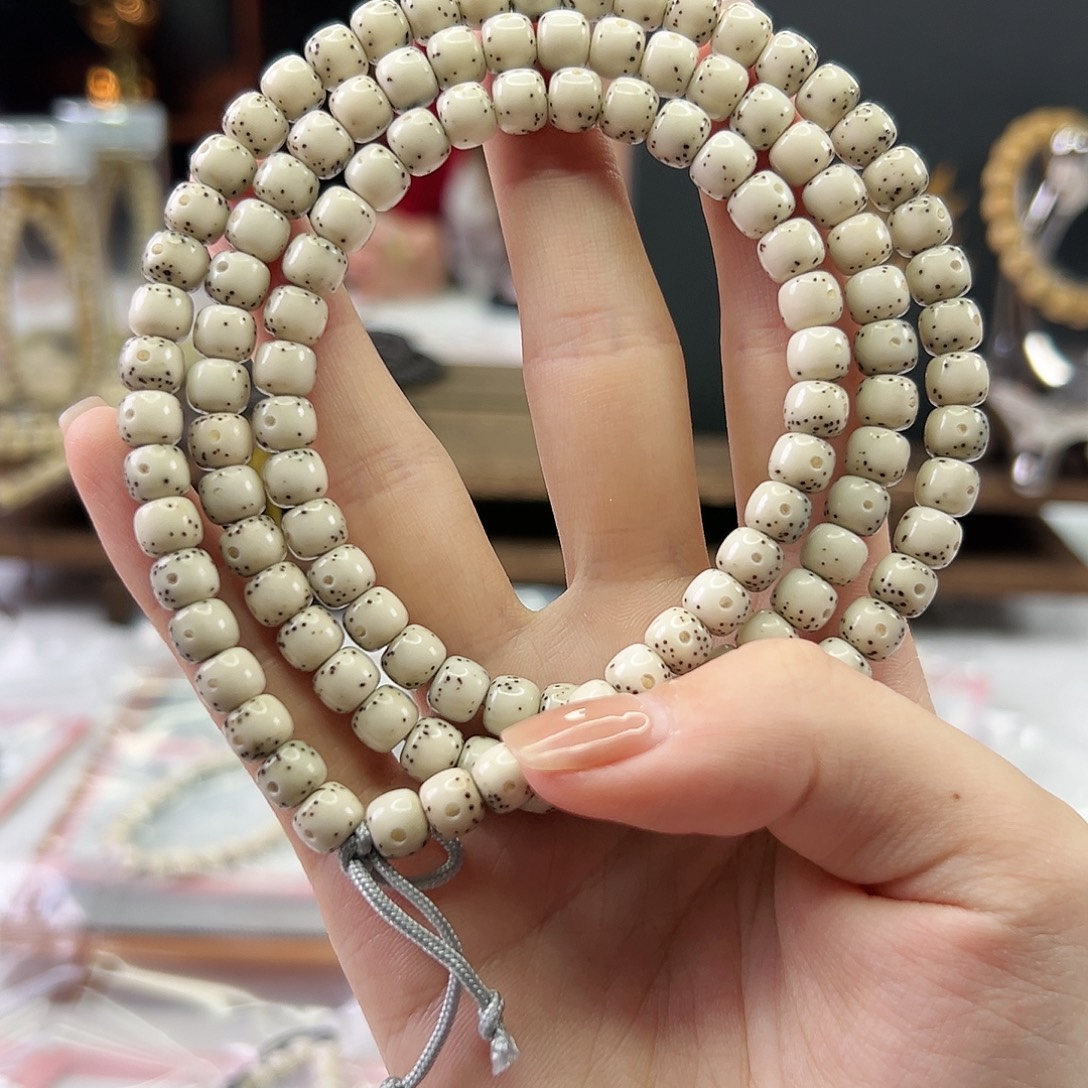 吊坠星月菩提Ll.7x6骨瓷白 大通体 星点规整