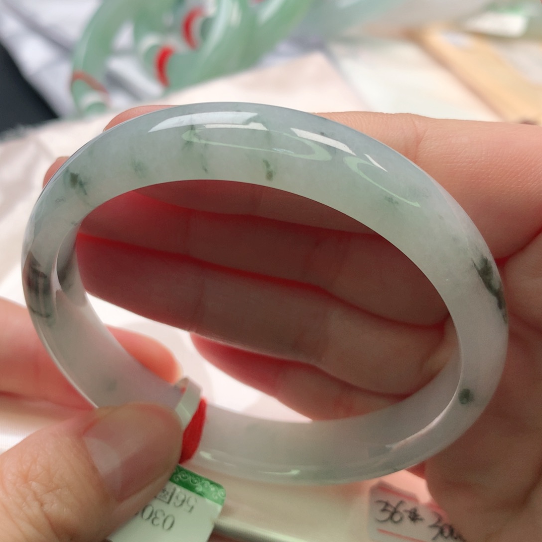 翡翠未镶嵌手镯5657圈