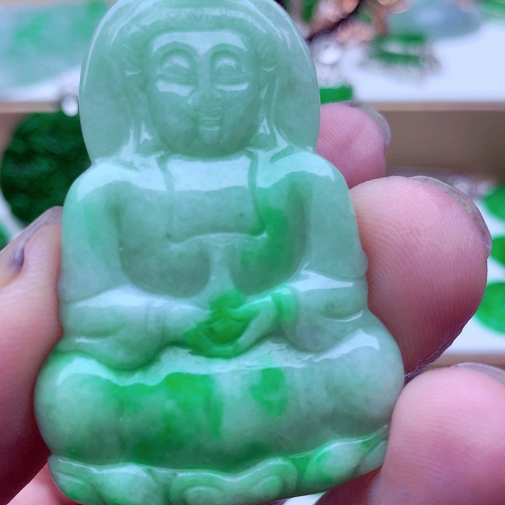 翡翠未镶嵌吊坠(赠链)