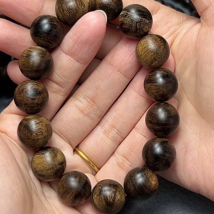 沉香手串平****福白棋虎皮留疤