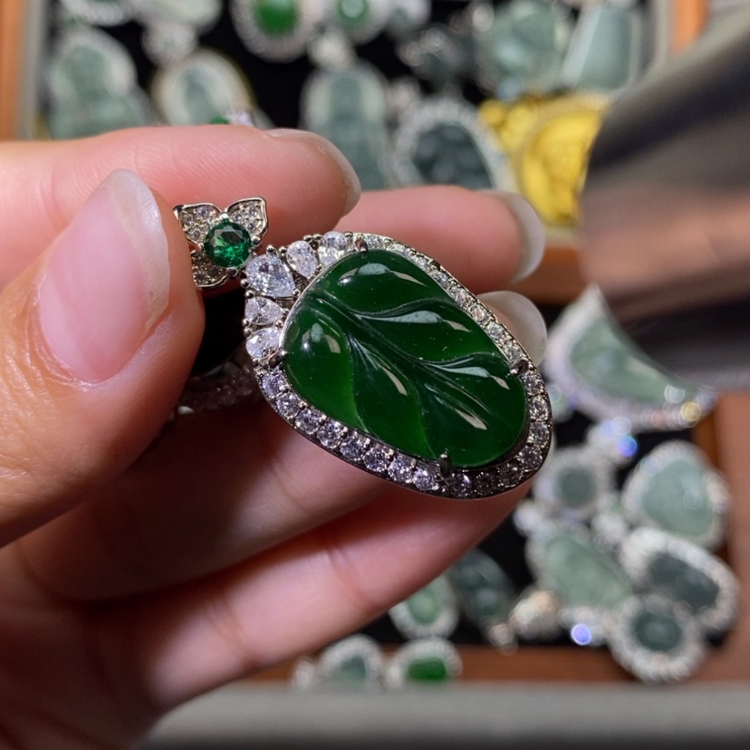 【闪购商品】翡翠未镶嵌颈饰天然