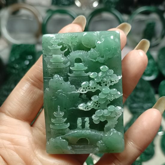 独山玉未镶嵌山水挂件