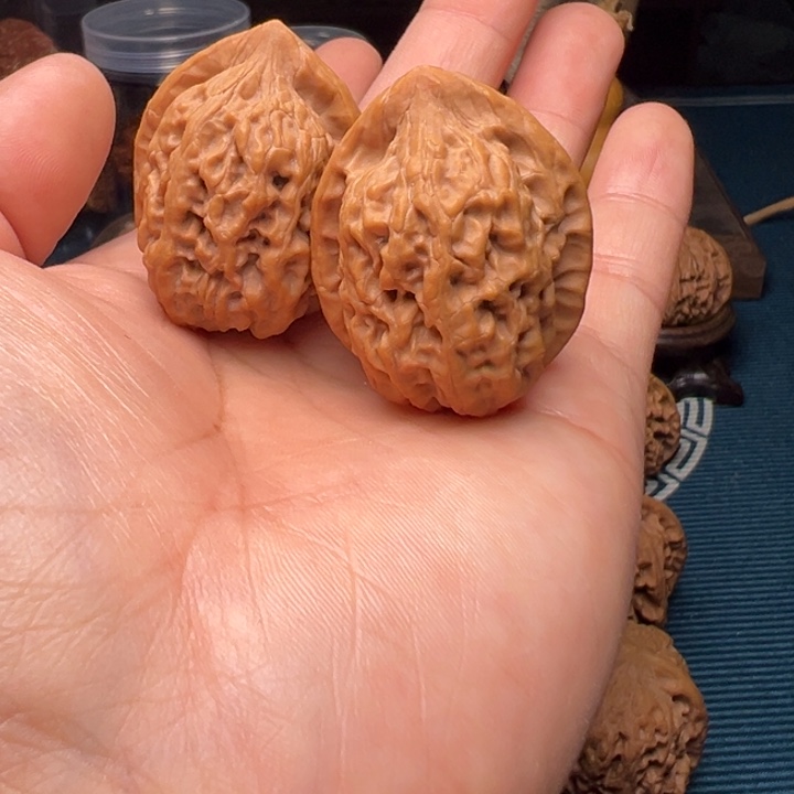 文玩核桃吊坠承德鸡心32