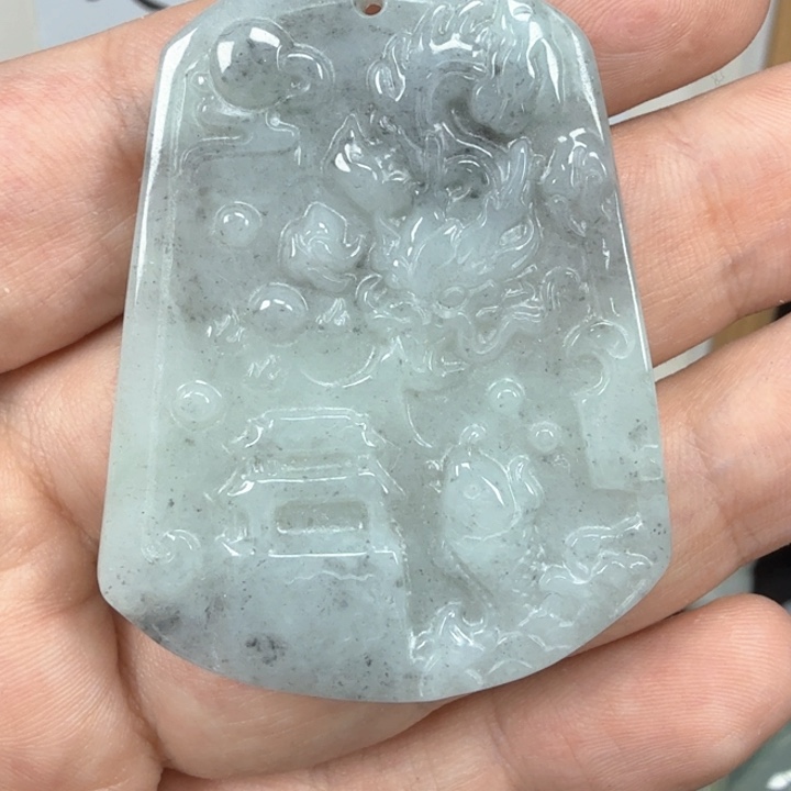 翡翠挂件未镶嵌翡翠
