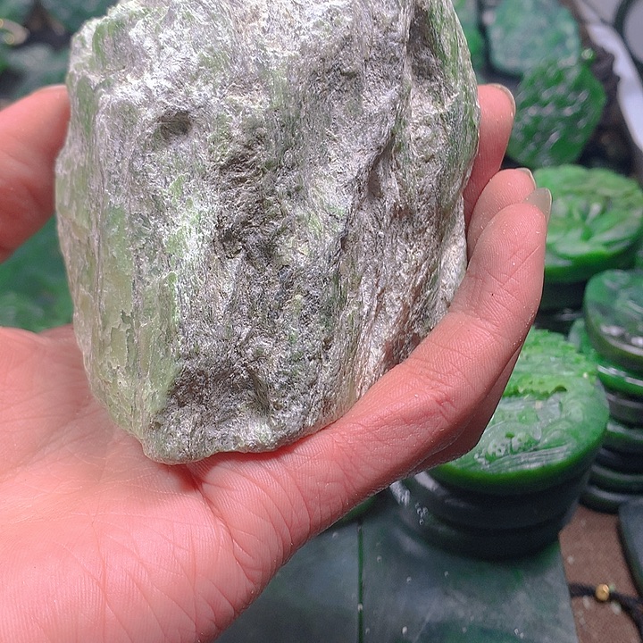 和田玉（碧玉）未镶嵌珠宝奇石