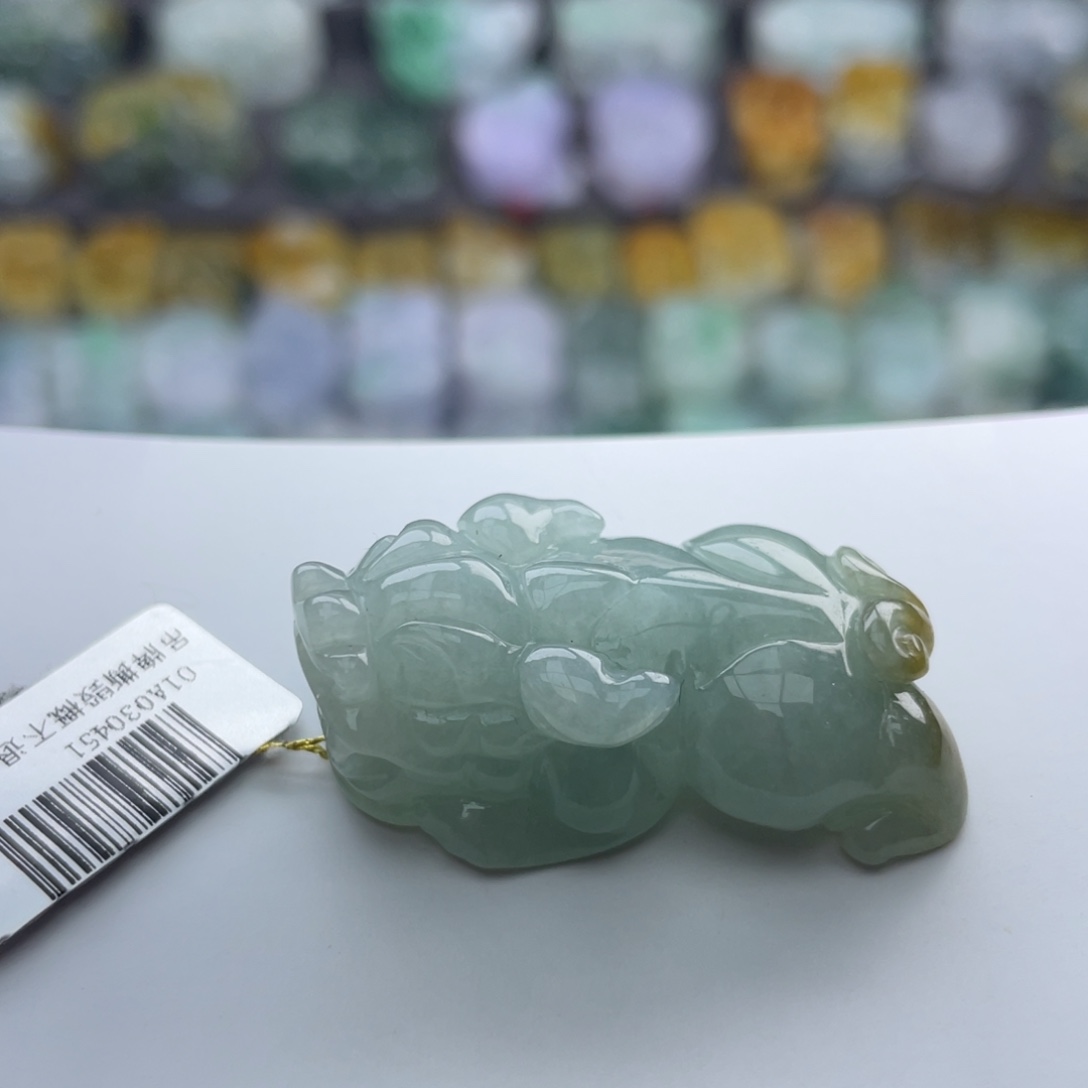 翡翠未镶嵌颈饰貔貅