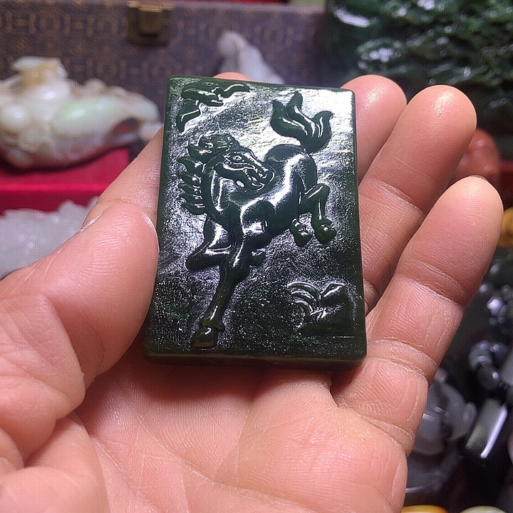 颈饰未镶嵌和田玉（糖玉）