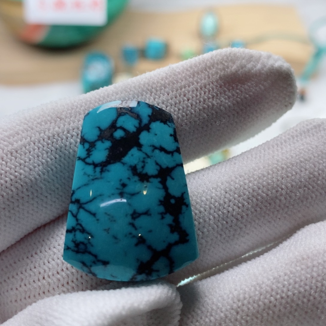 绿松石颈饰未镶嵌小****儿