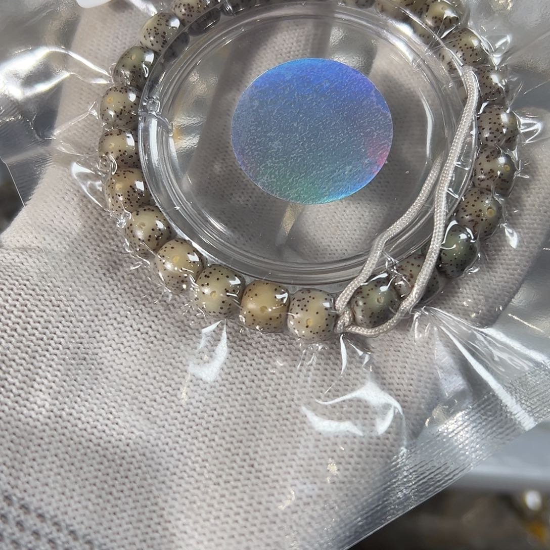 吊坠星月菩提9的有色差，311