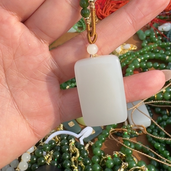 和田玉未镶嵌颈饰冉冉