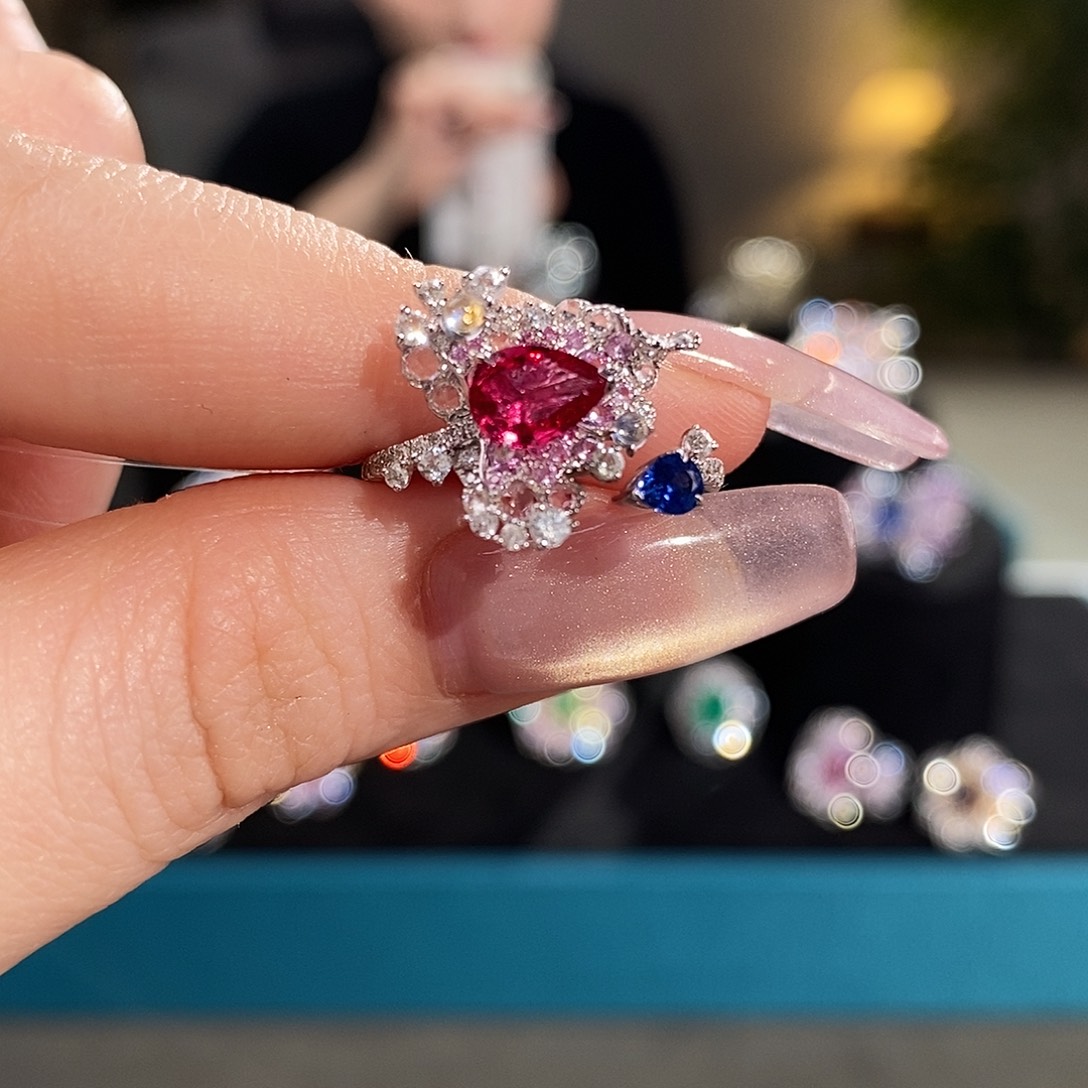 红宝石戒指18K金镶嵌0.64ct无烧