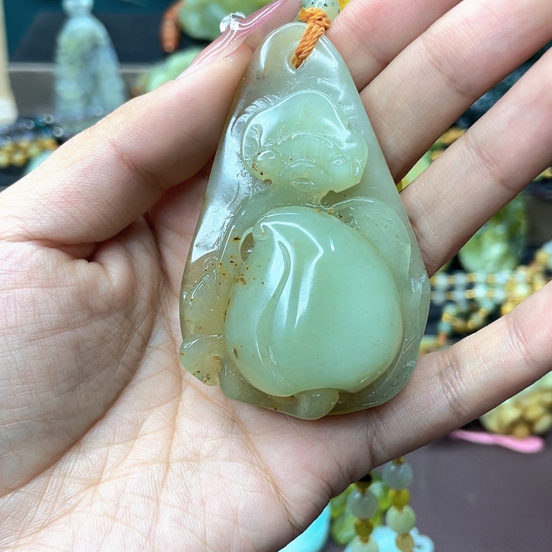 蛇纹石玉挂件未镶嵌