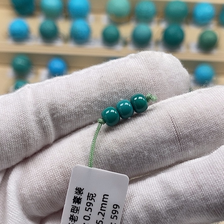 绿松石未镶嵌颈饰