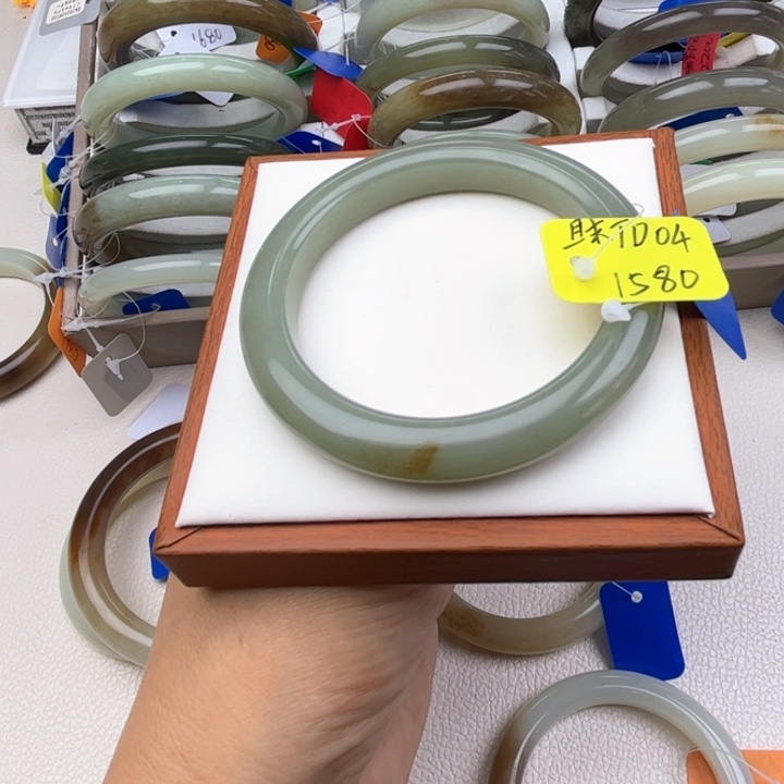 未镶嵌手镯和田玉七月