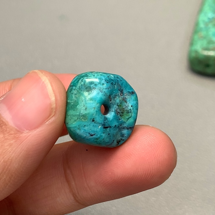 绿松石未镶嵌颈饰