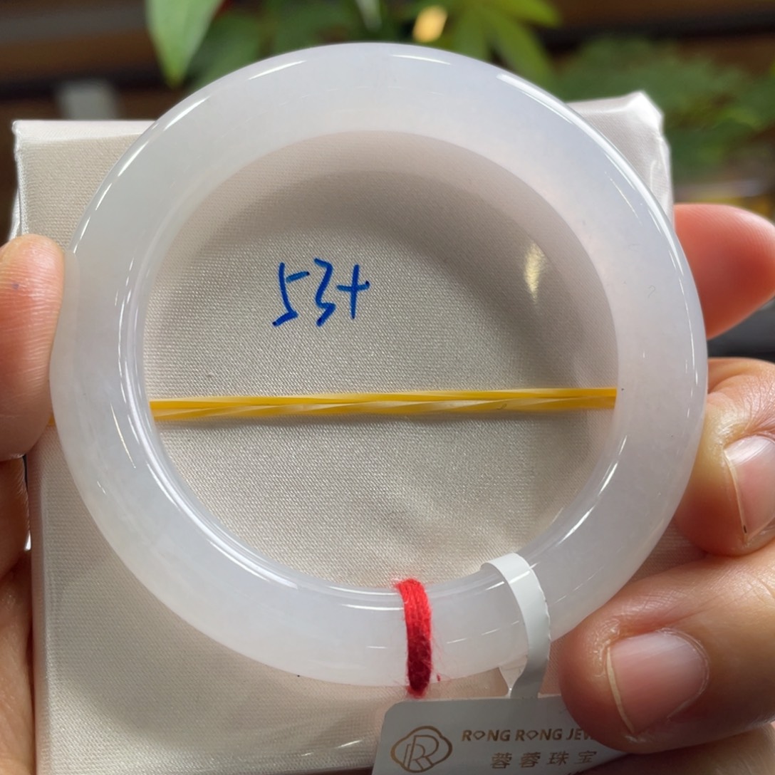 翡翠手镯未镶嵌翡翠