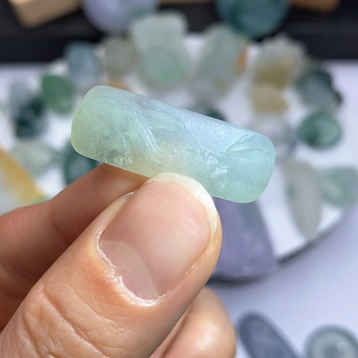 定制翡翠未镶嵌手牌