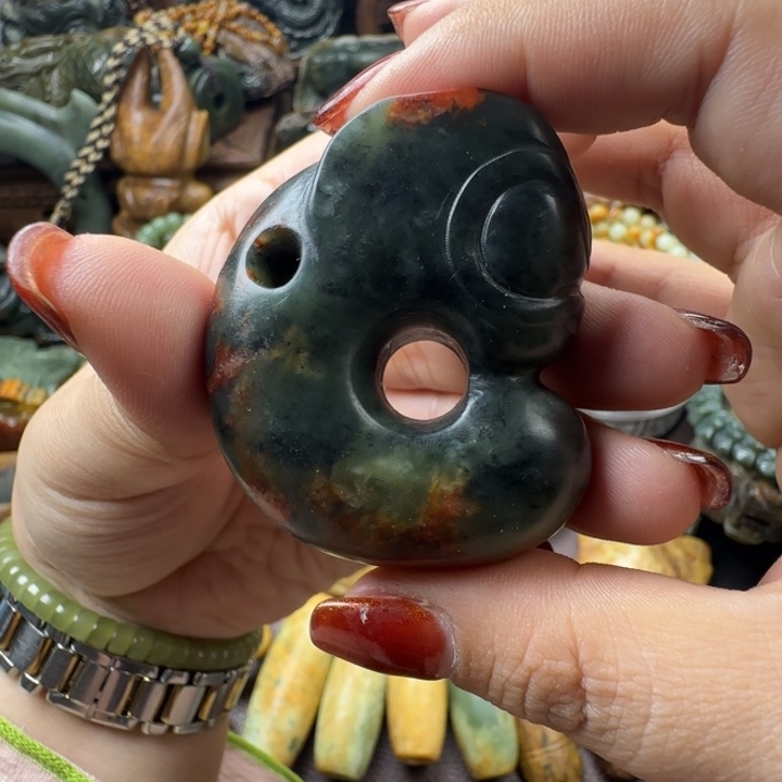 透闪石质玉未镶嵌珠宝奇石