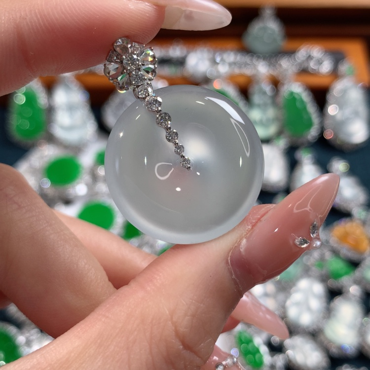 【闪购商品】翡翠颈饰18K金镶嵌平安扣