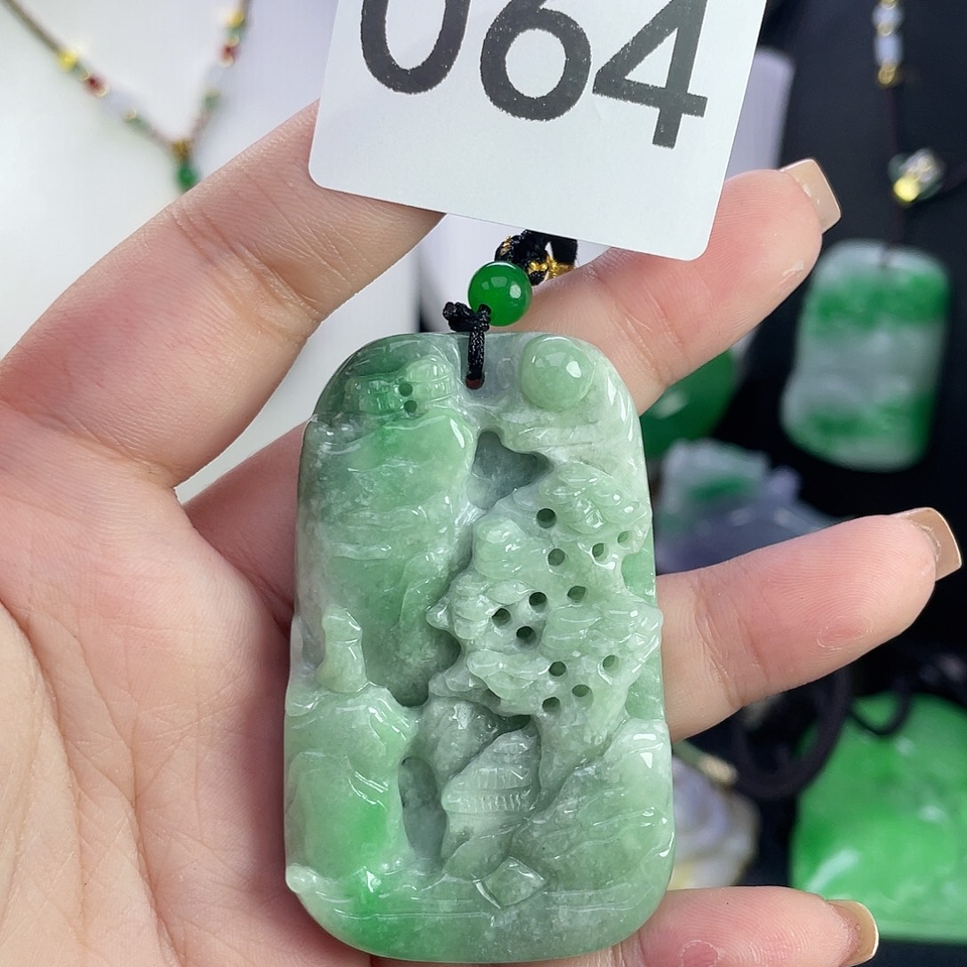 翡翠未镶嵌吊坠(赠链)