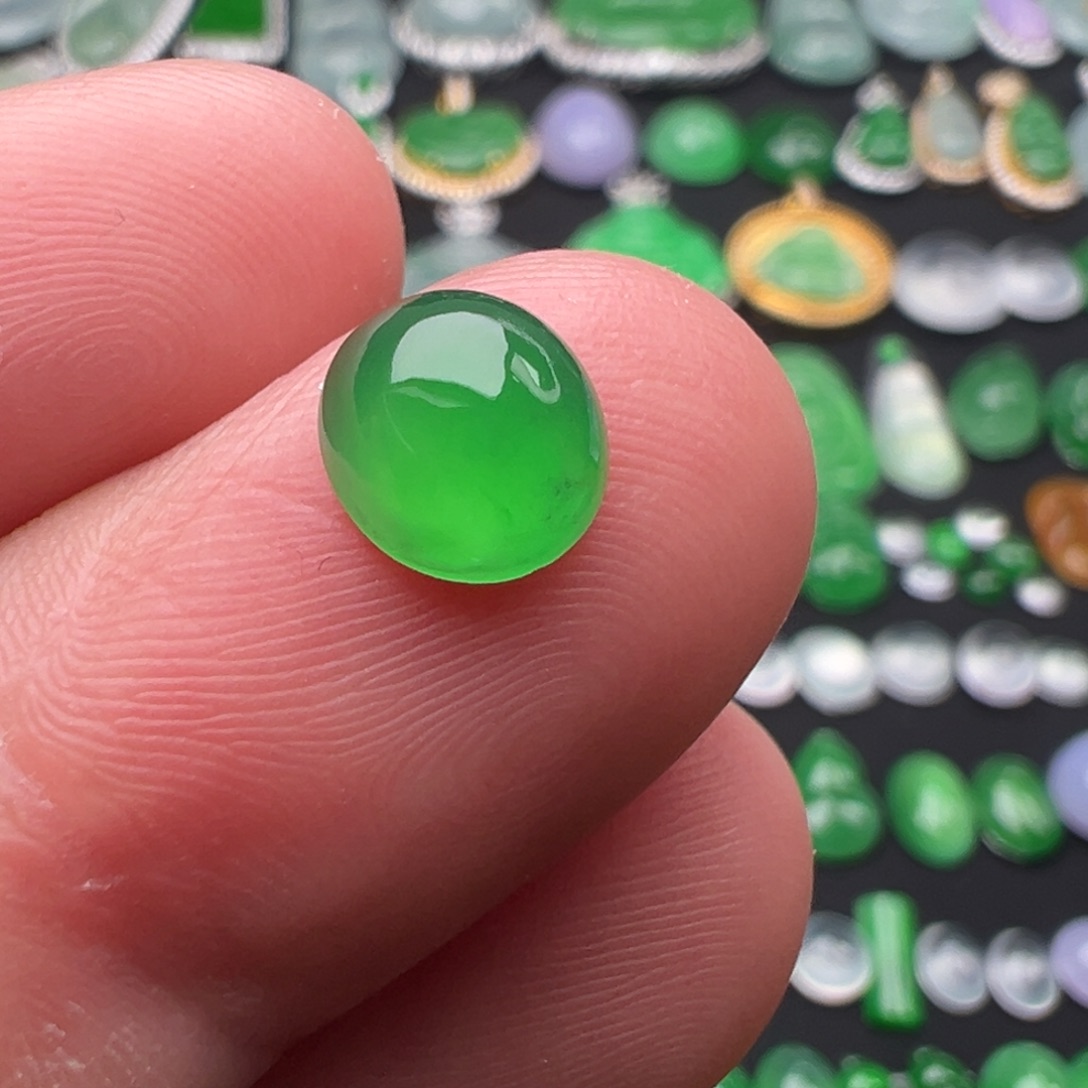 翡翠颈饰未镶嵌蛋面8.2