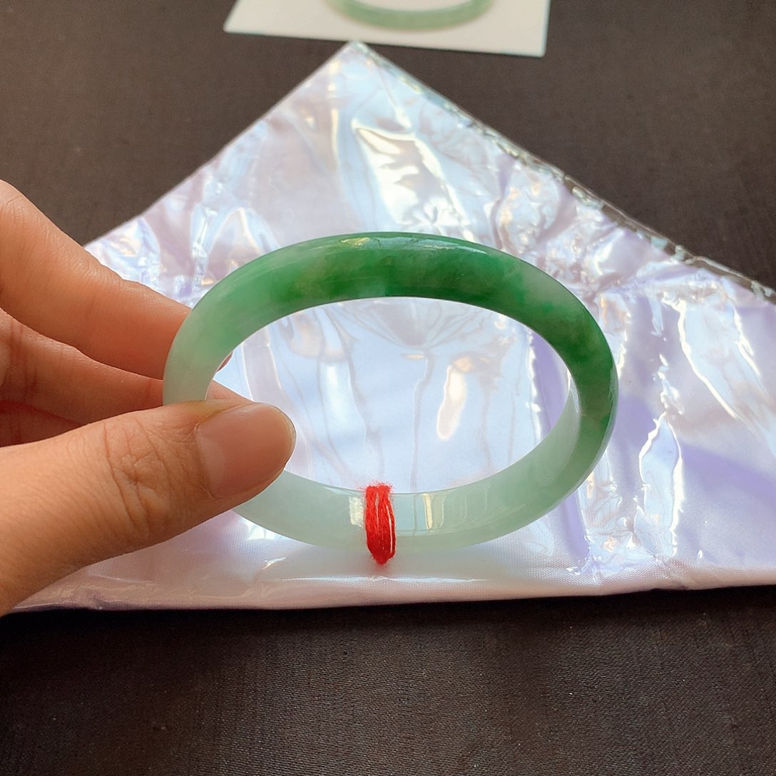 翡翠未镶嵌手镯58➕贵妃有扣