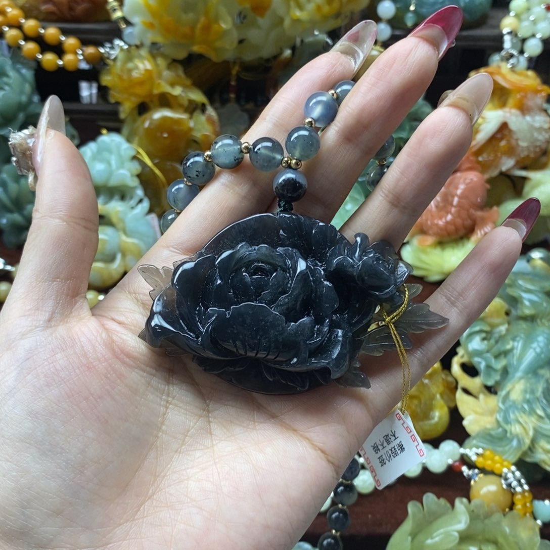 蛇纹石玉挂件未镶嵌